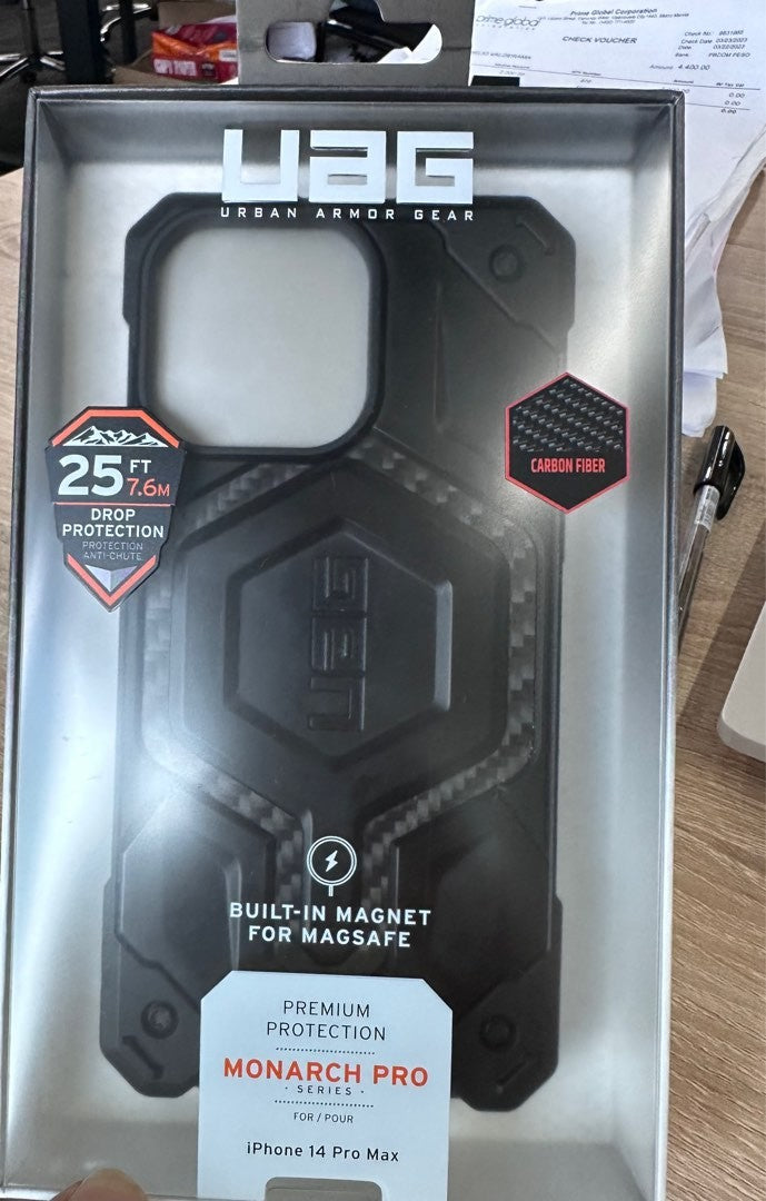 UAG iPhone Tinky 2022 Monarch Pro Magsafe - Carbon Fiber