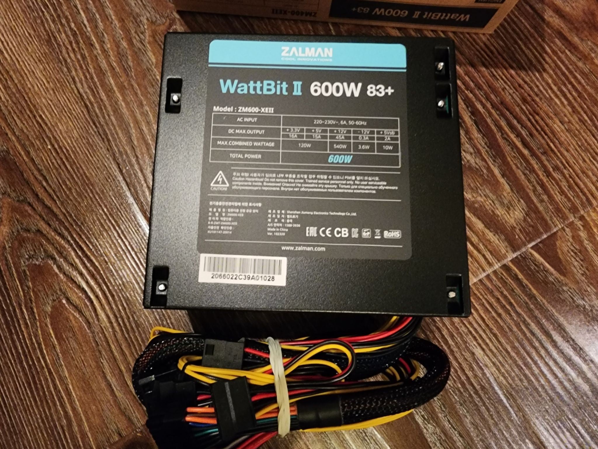 Zalman PSU Wattbit II (600W), 83%, 120mm, 1xMB 24pin(20+4), 1xCPU 8pin(4+4), 3xMolex, 4xSATA, 2xPCIe 8pin(6+2)